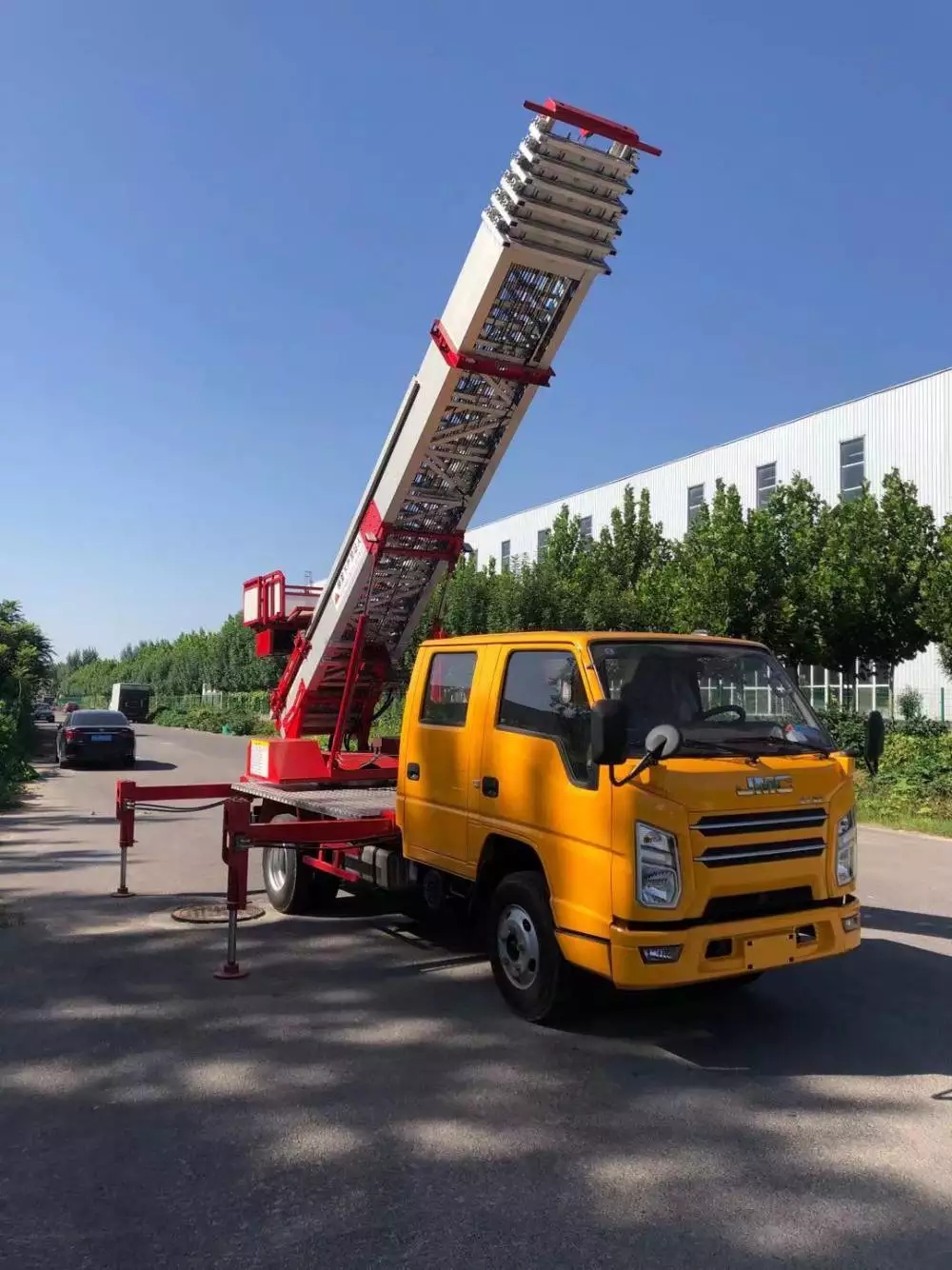 锦屏附近的云梯车出租服务：轻松解决高空作业需求