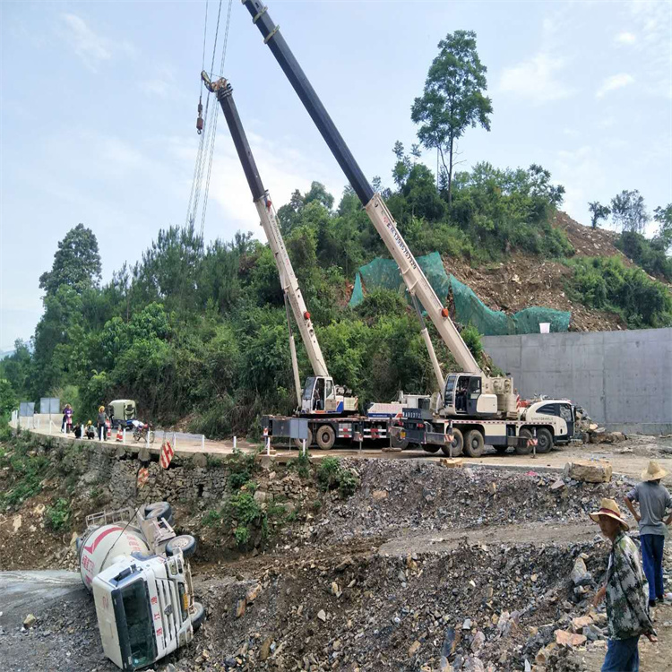 锦屏汽车掉沟里叫吊车救援要多少钱